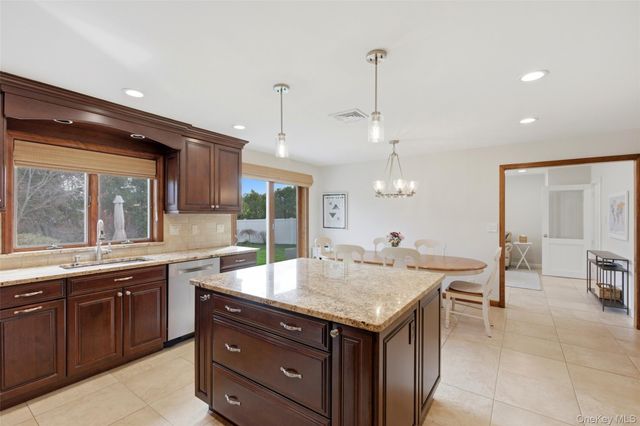 33 Tulip Hill Lane, South Setauket, NY 11720