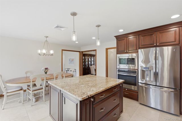 33 Tulip Hill Lane, South Setauket, NY 11720