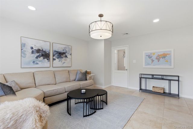 33 Tulip Hill Lane, South Setauket, NY 11720