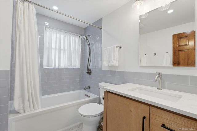 33 Tulip Hill Lane, South Setauket, NY 11720