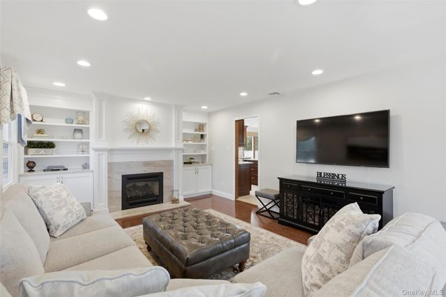 33 Tulip Hill Lane, South Setauket, NY 11720