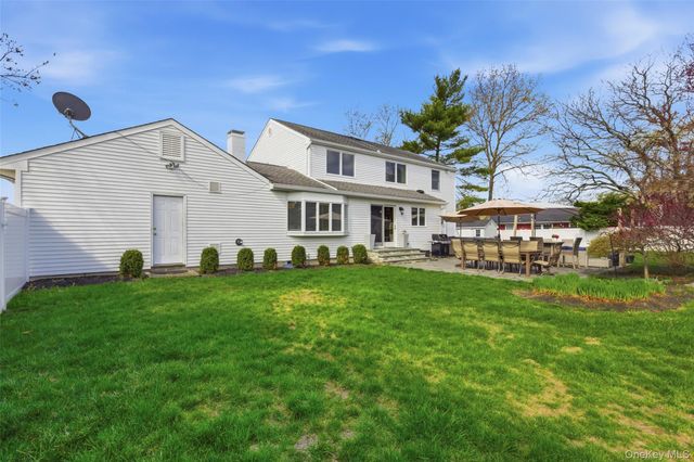 33 Tulip Hill Lane, South Setauket, NY 11720