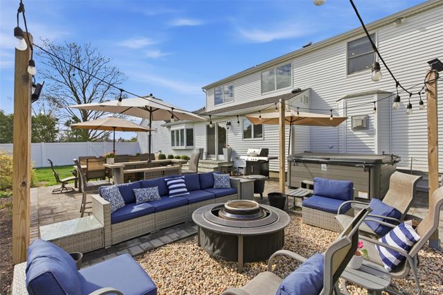 33 Tulip Hill Lane, South Setauket, NY 11720