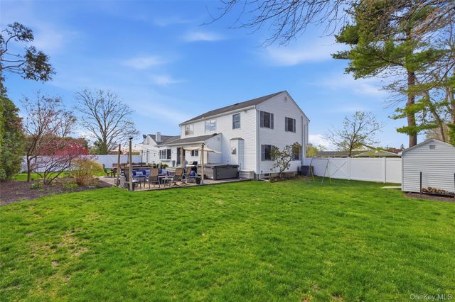 33 Tulip Hill Lane, South Setauket, NY 11720
