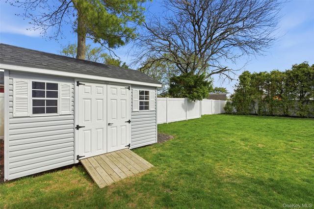 33 Tulip Hill Lane, South Setauket, NY 11720