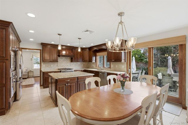 33 Tulip Hill Lane, South Setauket, NY 11720