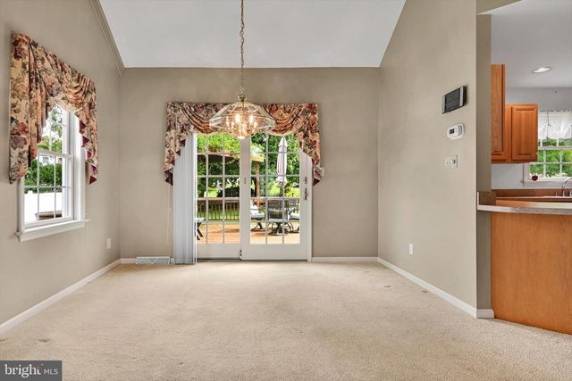 8 BARBARA LN, Lititz, PA 17543