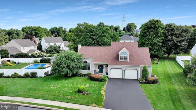 8 BARBARA LN, Lititz, PA 17543