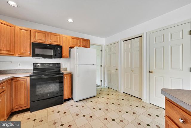 8 BARBARA LN, Lititz, PA 17543