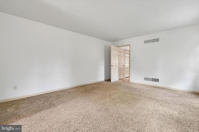 8 BARBARA LN, Lititz, PA 17543