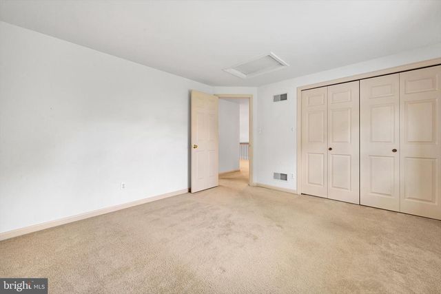 8 BARBARA LN, Lititz, PA 17543