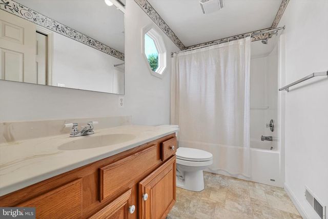 8 BARBARA LN, Lititz, PA 17543