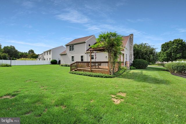 8 BARBARA LN, Lititz, PA 17543