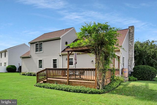 8 BARBARA LN, Lititz, PA 17543
