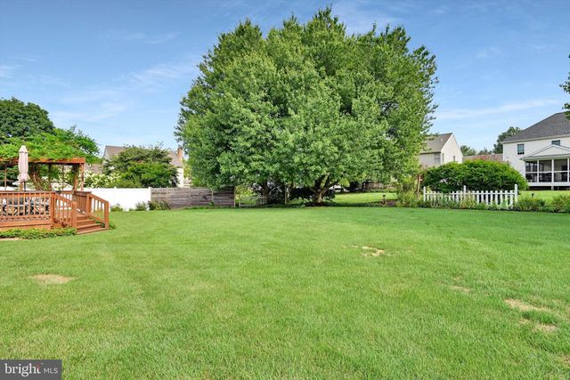 8 BARBARA LN, Lititz, PA 17543