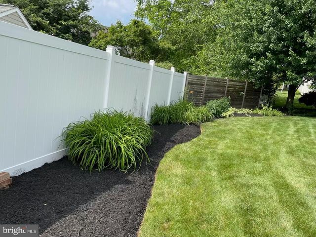 8 BARBARA LN, Lititz, PA 17543