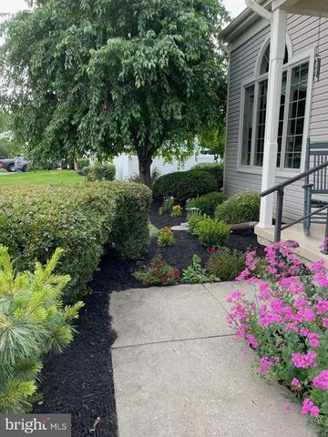 8 BARBARA LN, Lititz, PA 17543