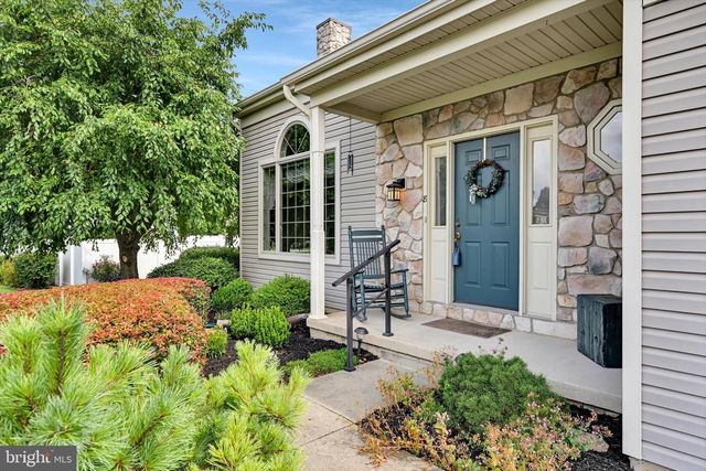 8 BARBARA LN, Lititz, PA 17543