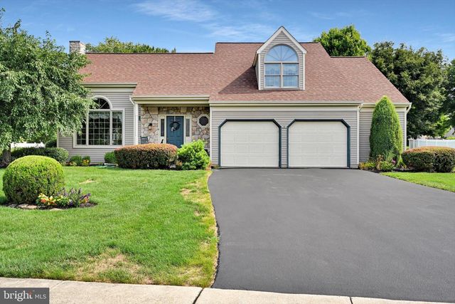 8 BARBARA LN, Lititz, PA 17543