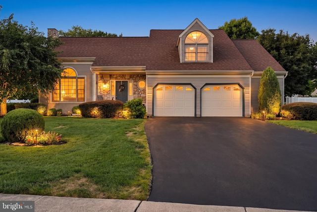 8 BARBARA LN, Lititz, PA 17543