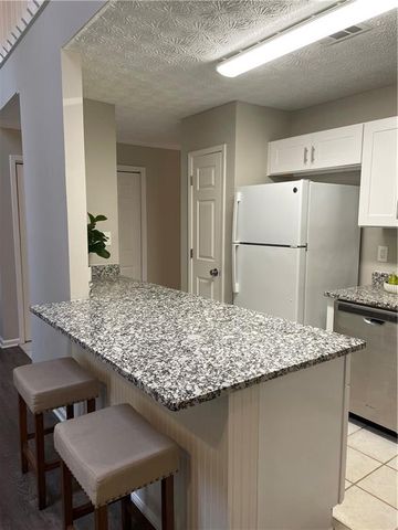 1068 Travelers Trail NW, Kennesaw, GA 30144