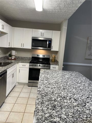 1068 Travelers Trail NW, Kennesaw, GA 30144