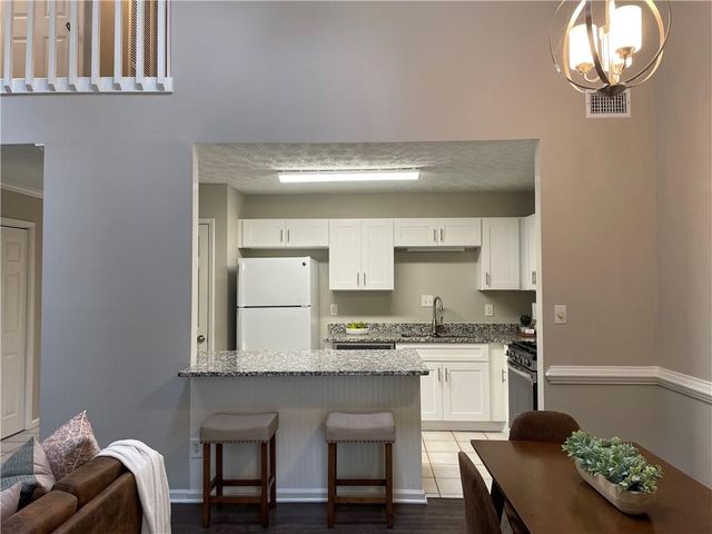 1068 Travelers Trail NW, Kennesaw, GA 30144