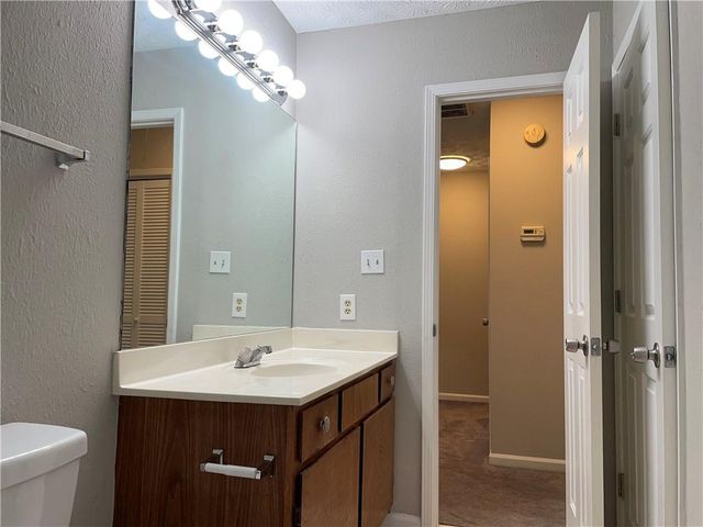 1068 Travelers Trail NW, Kennesaw, GA 30144