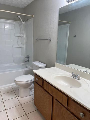 1068 Travelers Trail NW, Kennesaw, GA 30144
