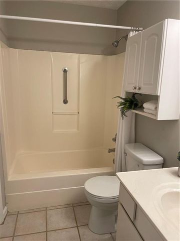 1068 Travelers Trail NW, Kennesaw, GA 30144