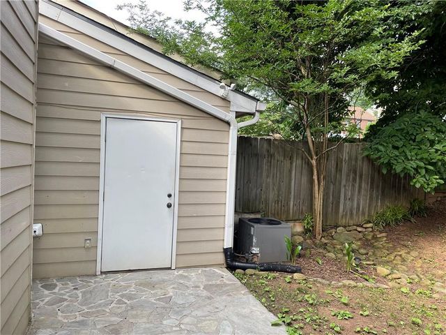 1068 Travelers Trail NW, Kennesaw, GA 30144
