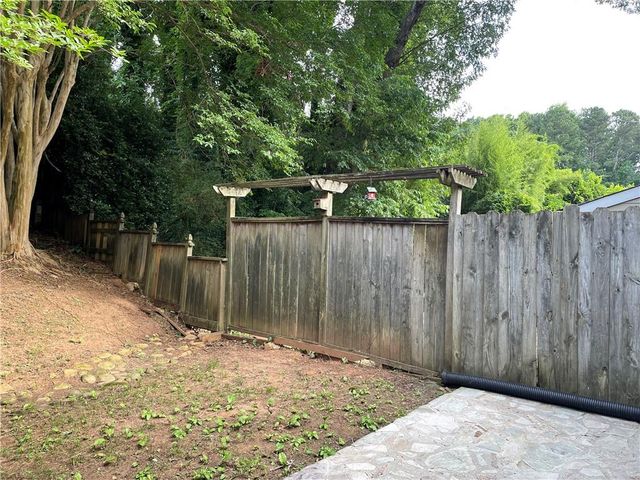 1068 Travelers Trail NW, Kennesaw, GA 30144