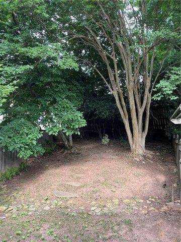 1068 Travelers Trail NW, Kennesaw, GA 30144