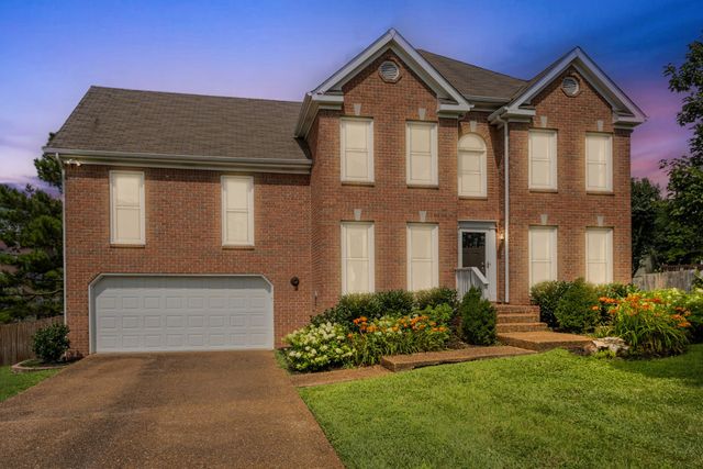 2795 Iroquois Dr, Thompsons Station, TN 37179