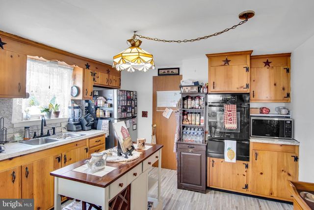 927 MARBROOK LN, York, PA 17404