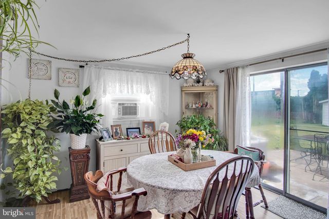 927 MARBROOK LN, York, PA 17404