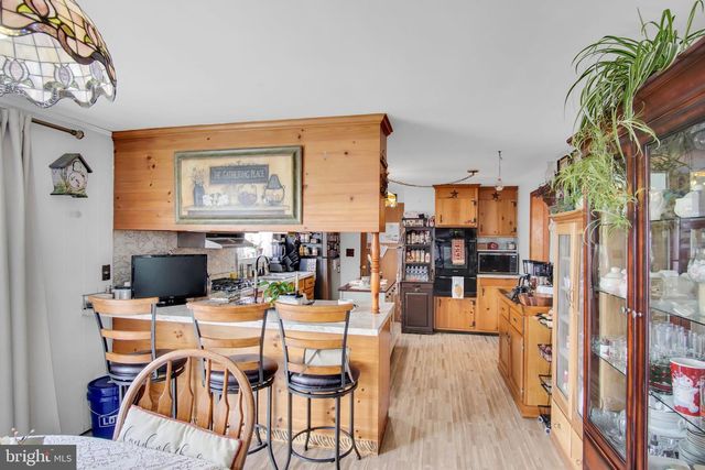 927 MARBROOK LN, York, PA 17404