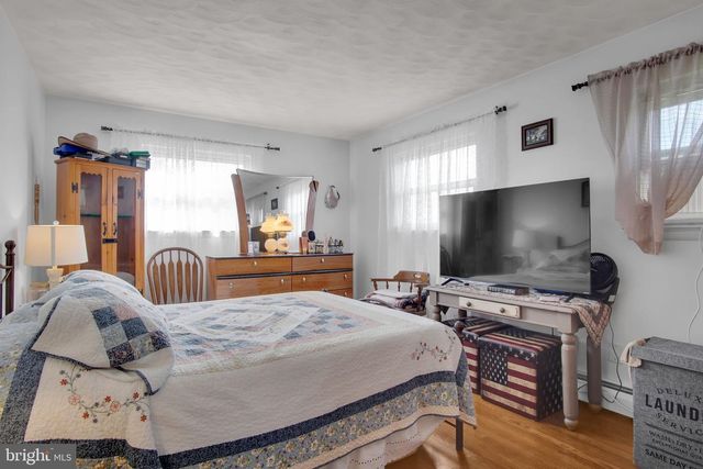 927 MARBROOK LN, York, PA 17404