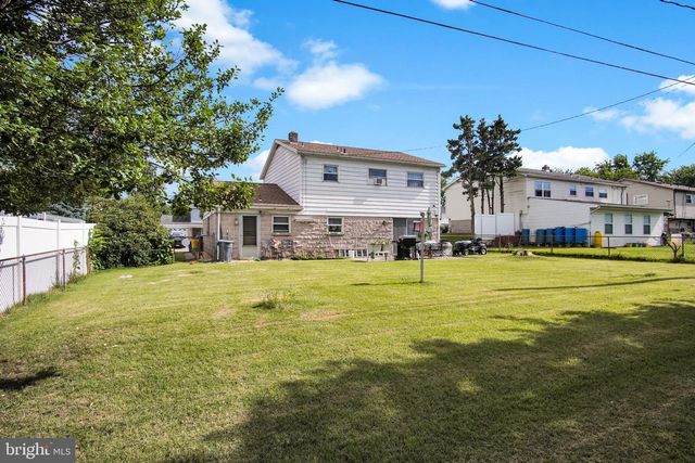 927 MARBROOK LN, York, PA 17404