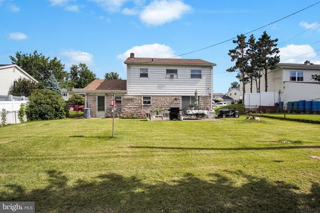 927 MARBROOK LN, York, PA 17404