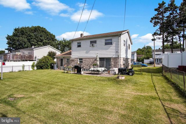 927 MARBROOK LN, York, PA 17404