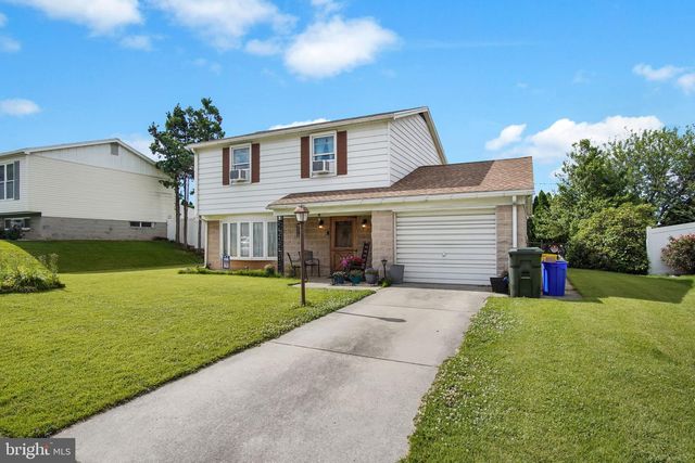 927 MARBROOK LN, York, PA 17404