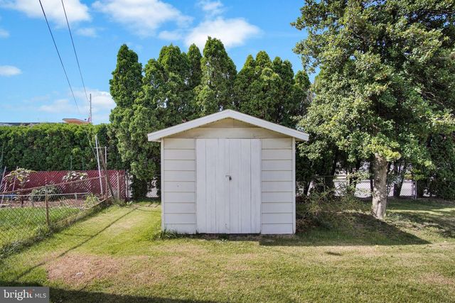 927 MARBROOK LN, York, PA 17404