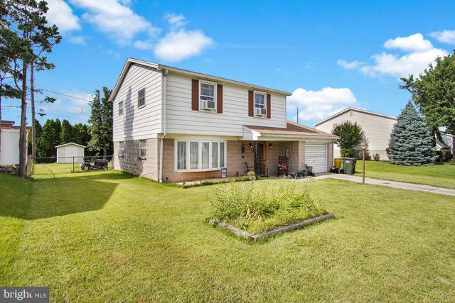 927 MARBROOK LN, York, PA 17404