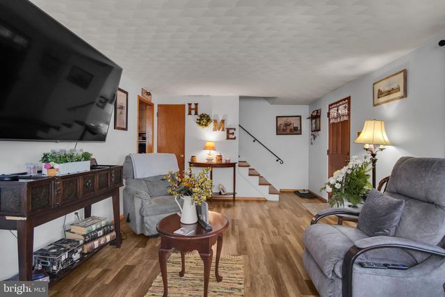 927 MARBROOK LN, York, PA 17404
