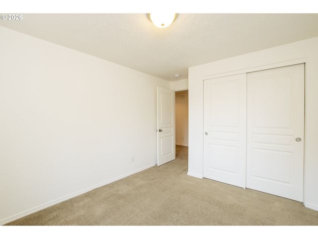 4950 GLACIER Dr, Springfield, OR 97478