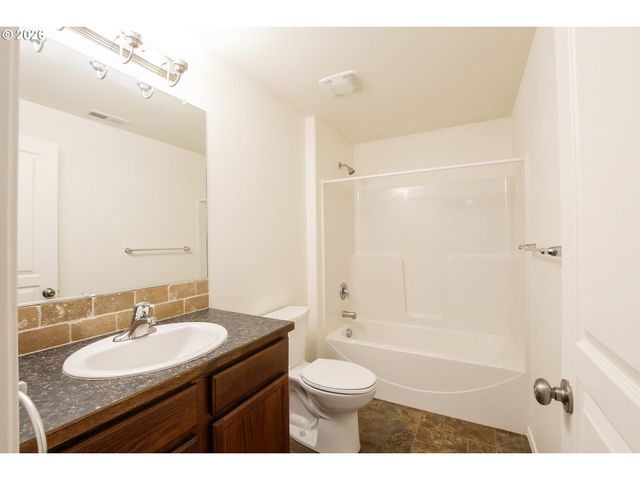 4950 GLACIER Dr, Springfield, OR 97478