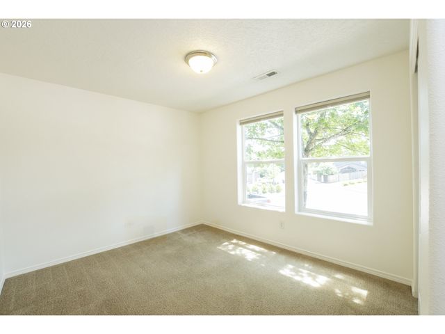 4950 GLACIER Dr, Springfield, OR 97478