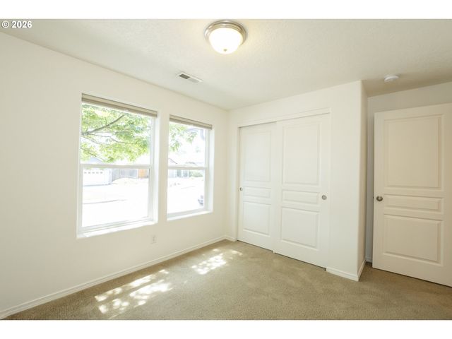 4950 GLACIER Dr, Springfield, OR 97478