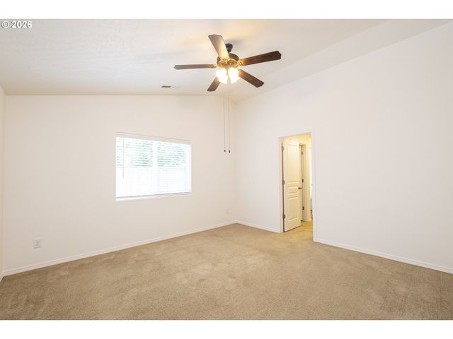 4950 GLACIER Dr, Springfield, OR 97478